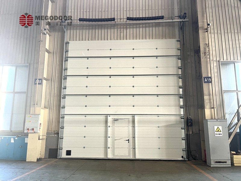 淮安工业厂房工业提升门：坚固守护与高效节能的完美结合插图