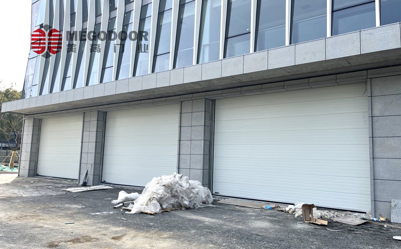 淮安电子器械厂房电动提升门——静音、安全、节能插图1