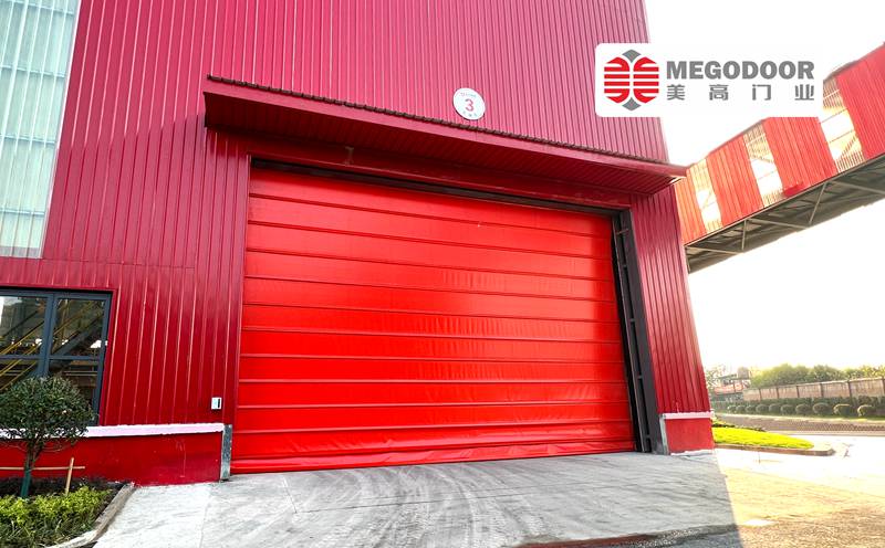 淮安大型门洞快速堆积门：高效节能、坚固耐用的工业出入口解决方案插图1