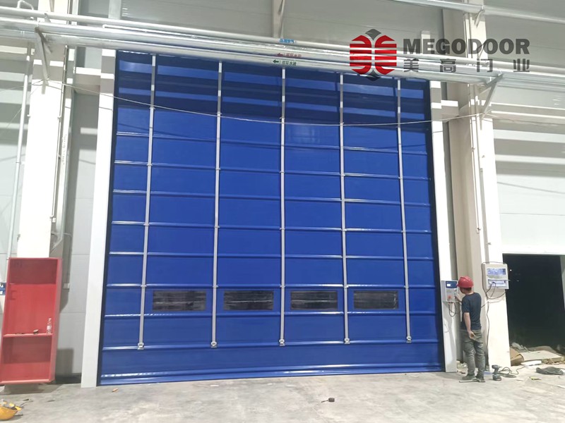 淮安工业级抗风堆积门：十级强风下的安全守护者插图1