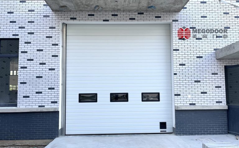 淮安电子厂抗风防盗滑升门：工业安全与空间效率的完美平衡缩略图