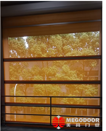 防蚊透风两不误:快速卷帘纱网门在工业环境中的应用插图 防蚊透风两不误:快速卷帘纱网门在工业环境中的应用插图