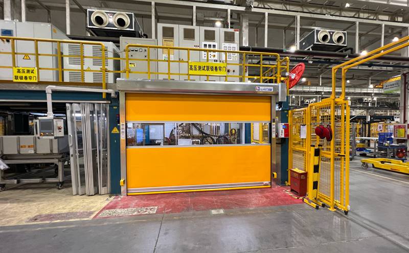 淮安防坠落卷帘门厂家—美高门业PVC卷帘门用于货梯口安全保护插图1