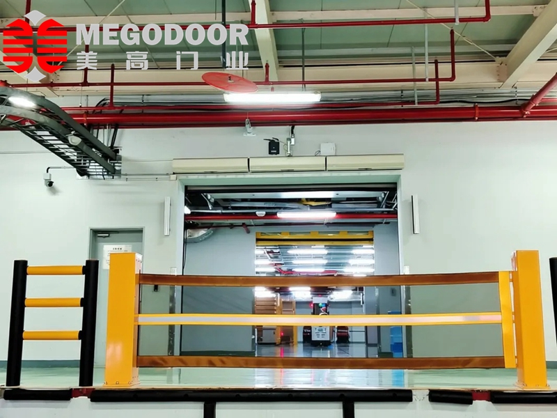 淮安月台防坠落伸缩护栏：为装卸口与物流仓储区域提供更可靠的安全防护插图1